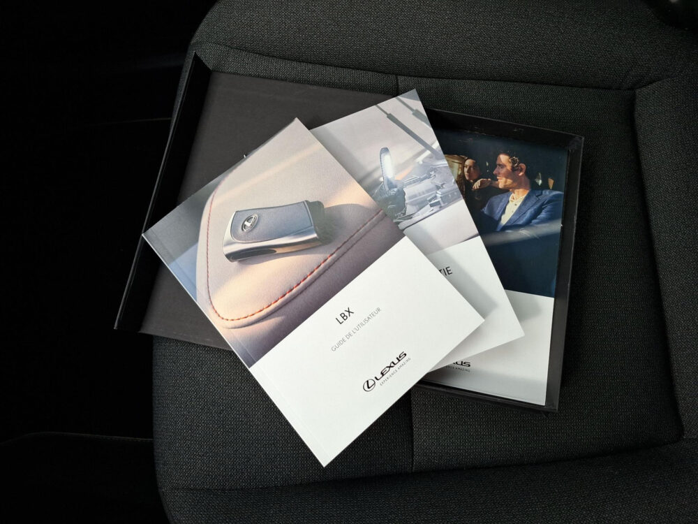 56699755-lexus-lbx-1-5-business-line-2wd-carplay-cruise-adpt-camera-2024