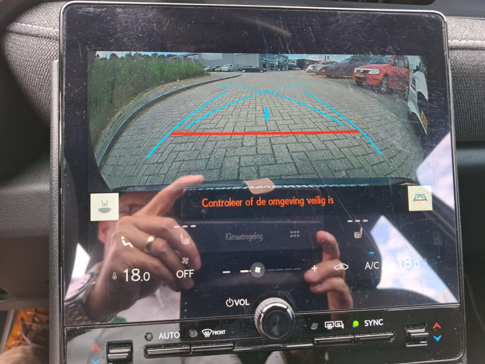 56699755-lexus-lbx-1-5-business-line-2wd-carplay-cruise-adpt-camera-2024