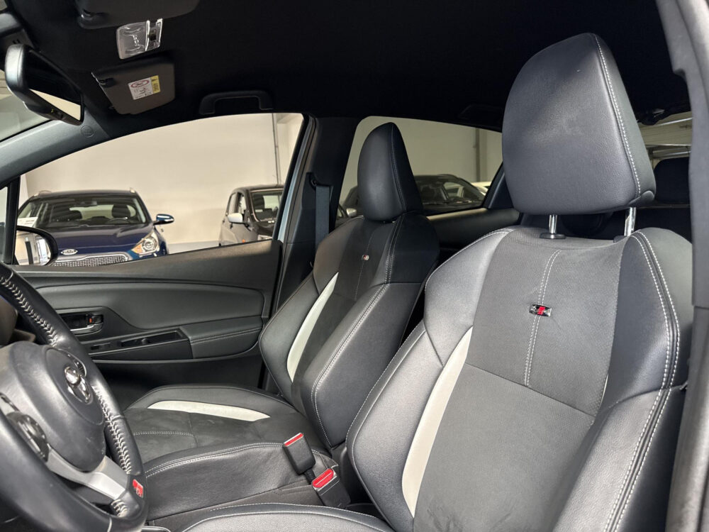 56732648-toyota-yaris-1-5-hybrid-gr-sport-leder-alcantara-cruise-camera-2019