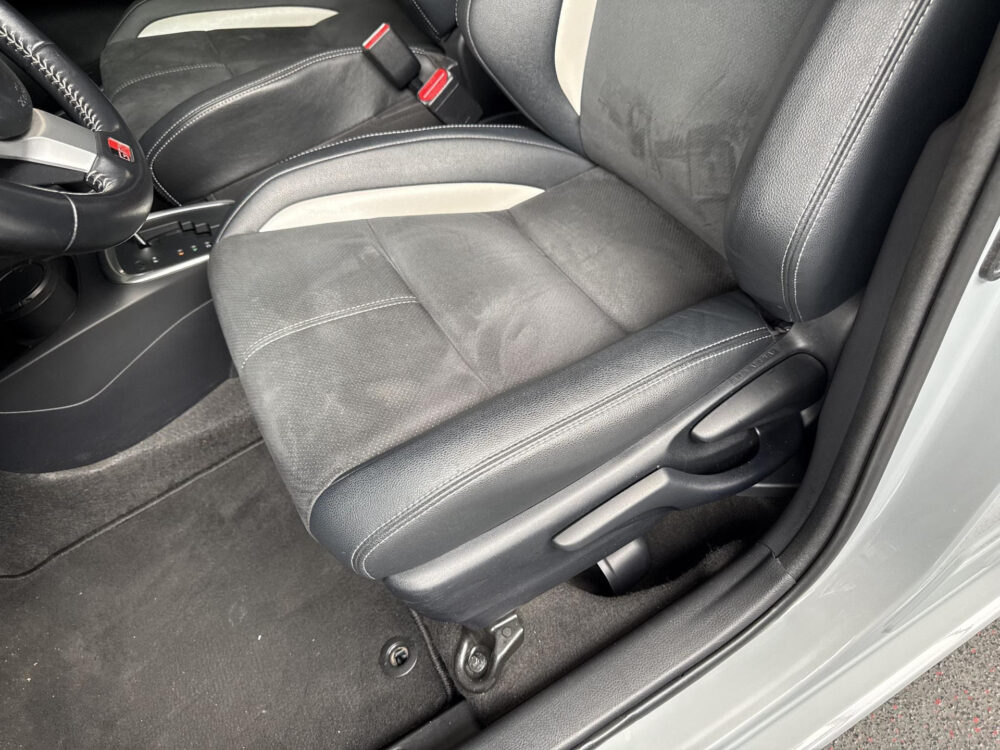 56732648-toyota-yaris-1-5-hybrid-gr-sport-leder-alcantara-cruise-camera-2019