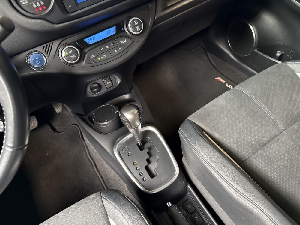 56732648-toyota-yaris-1-5-hybrid-gr-sport-leder-alcantara-cruise-camera-2019