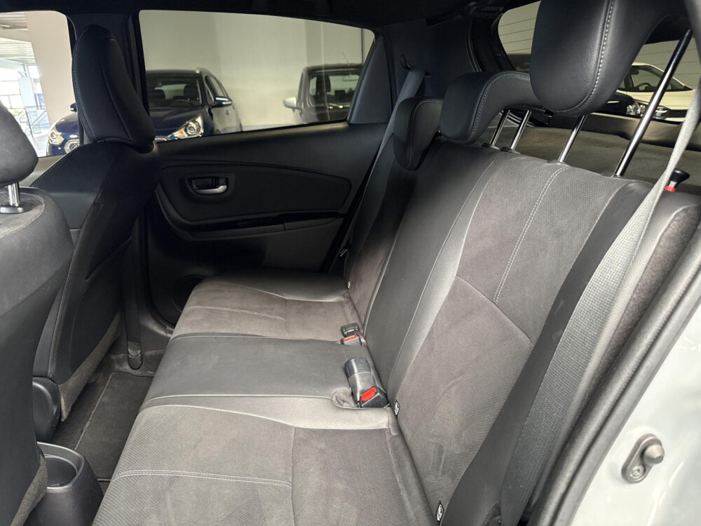 56732648-toyota-yaris-1-5-hybrid-gr-sport-leder-alcantara-cruise-camera-2019