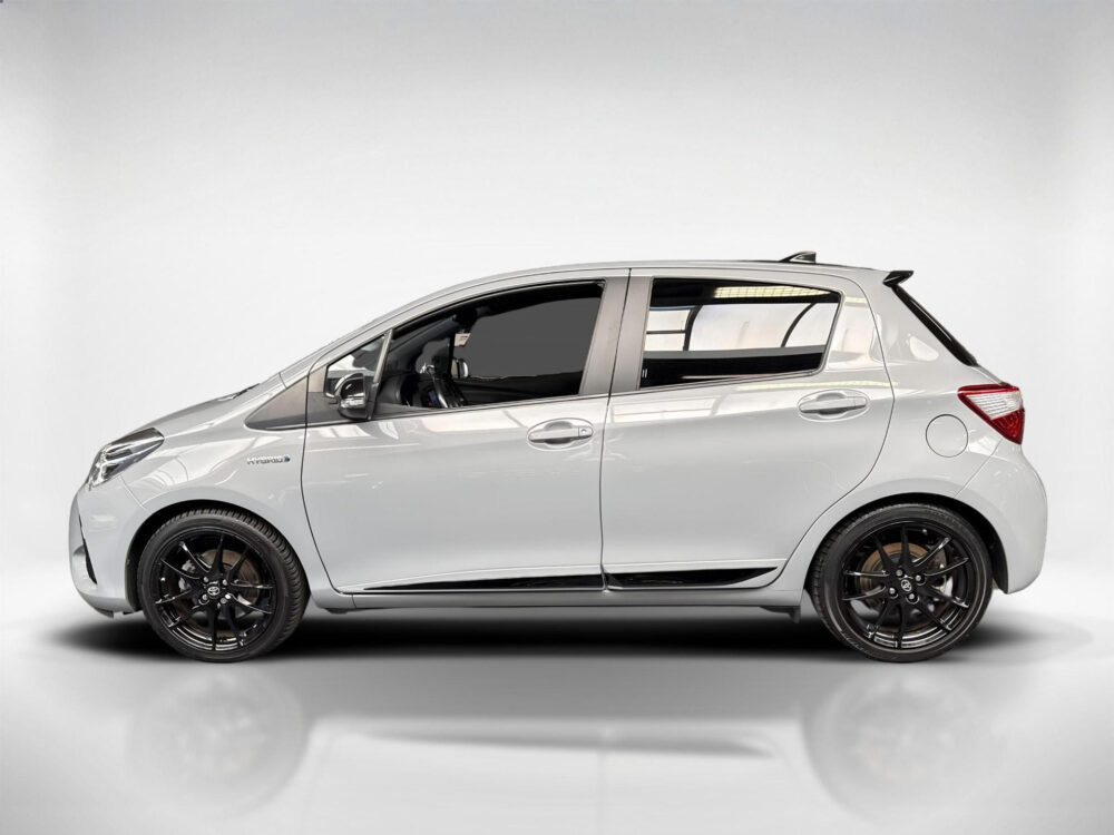 56732648-toyota-yaris-1-5-hybrid-gr-sport-leder-alcantara-cruise-camera-2019