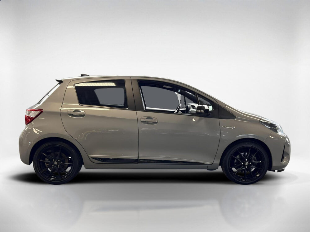 56732648-toyota-yaris-1-5-hybrid-gr-sport-leder-alcantara-cruise-camera-2019