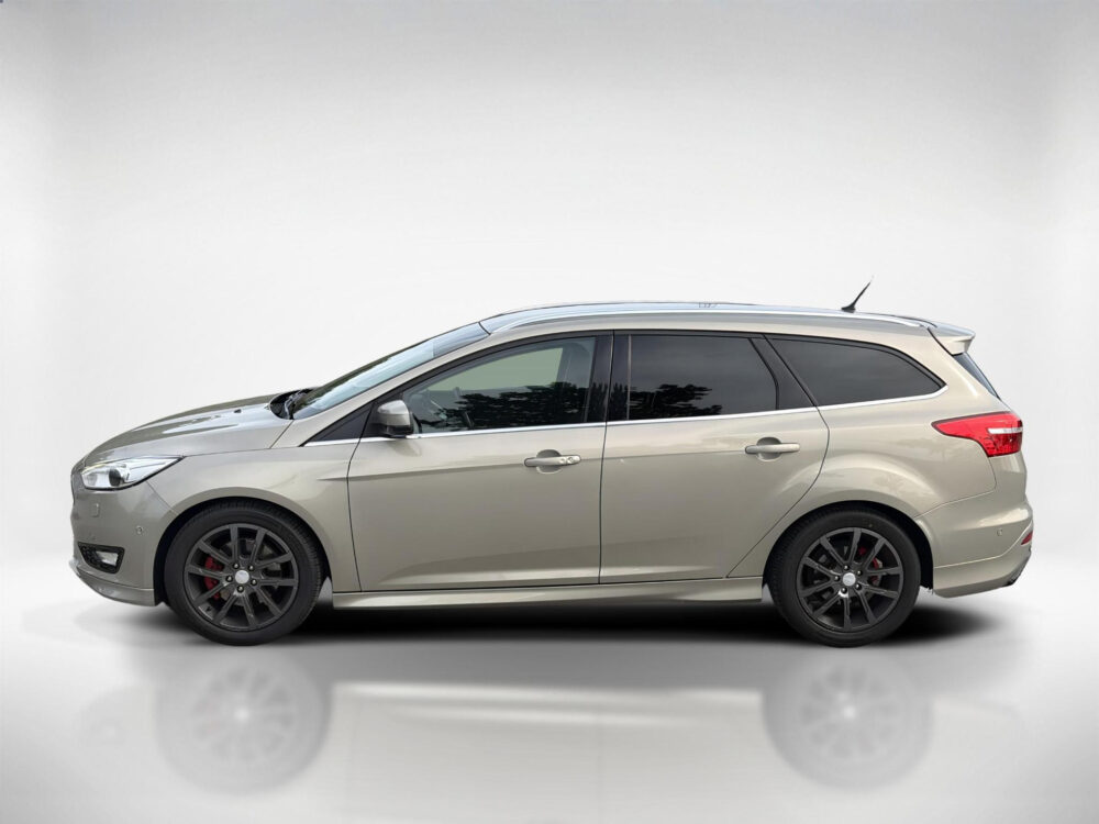 57067501-ford-focus-wagon-1-5-titanium-navi-trekhaak-lichtmetaal-zeer-mooie-auto-2017