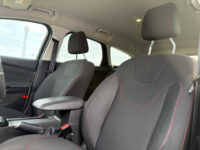 57067501-ford-focus-wagon-1-5-titanium-navi-trekhaak-lichtmetaal-zeer-mooie-auto-2017