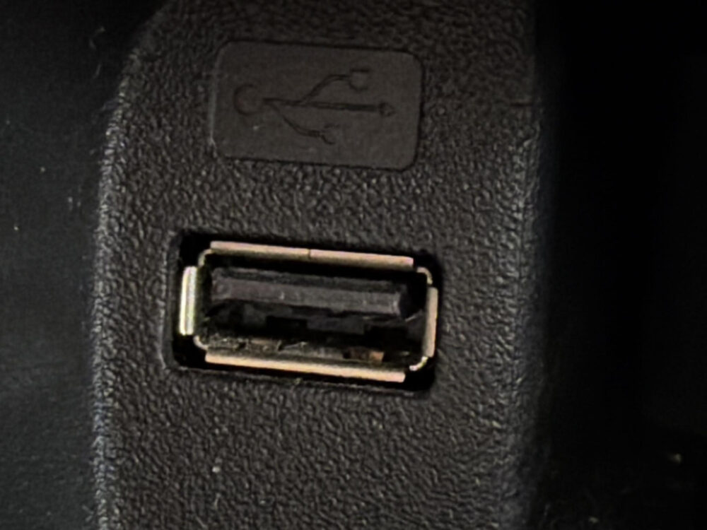 57067501-ford-focus-wagon-1-5-titanium-navi-trekhaak-lichtmetaal-zeer-mooie-auto-2017