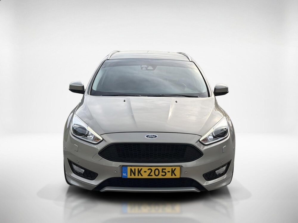 57067501-ford-focus-wagon-1-5-titanium-navi-trekhaak-lichtmetaal-zeer-mooie-auto-2017