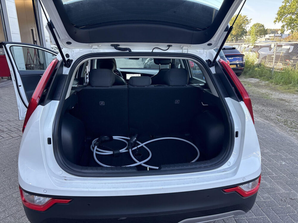 57200406-kia-niro-ev-light-64-8-kwh-13-000km-2026