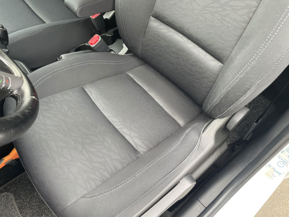 57324136-hyundai-ix20-1-4i-go-navigatie-achteruitrijcamera-2015