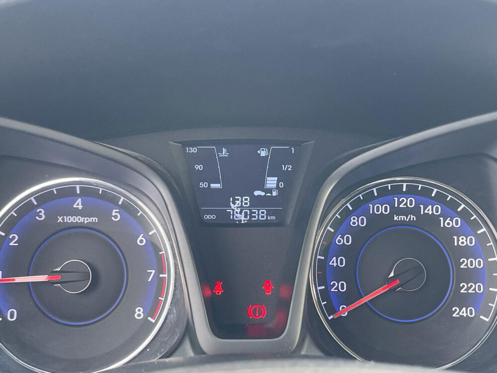 57324136-hyundai-ix20-1-4i-go-navigatie-achteruitrijcamera-2015