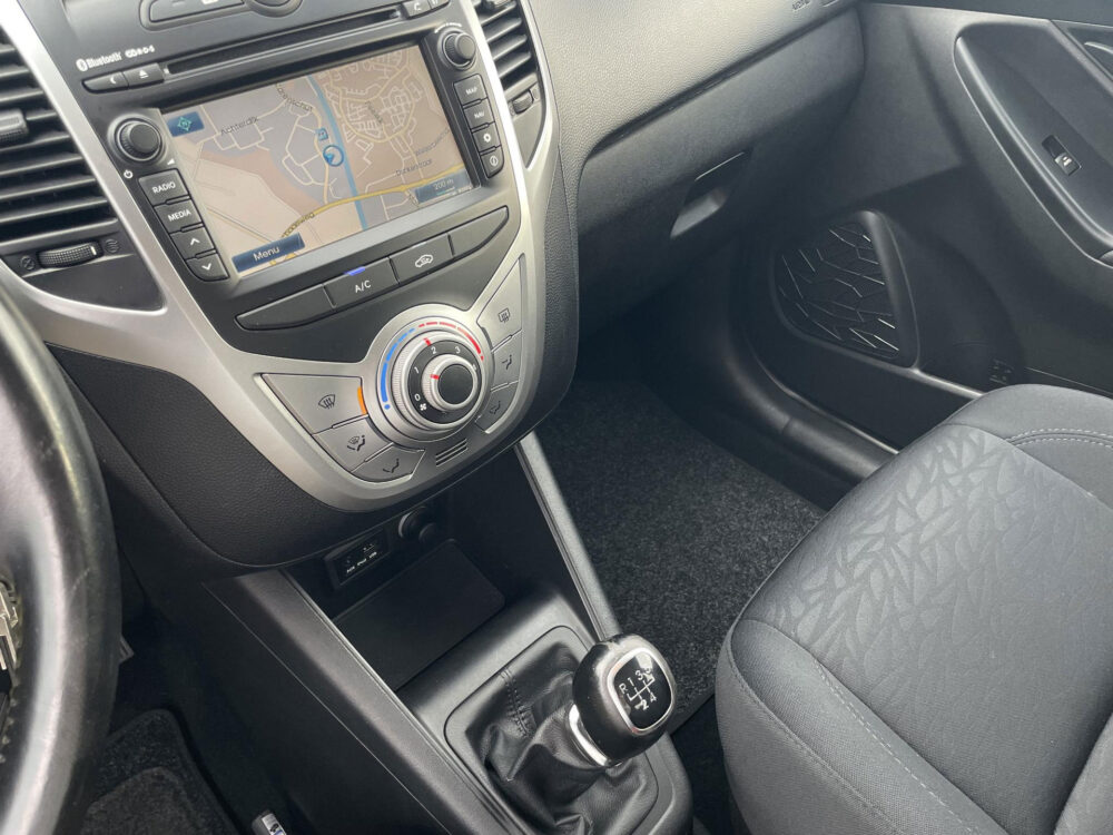57324136-hyundai-ix20-1-4i-go-navigatie-achteruitrijcamera-2015
