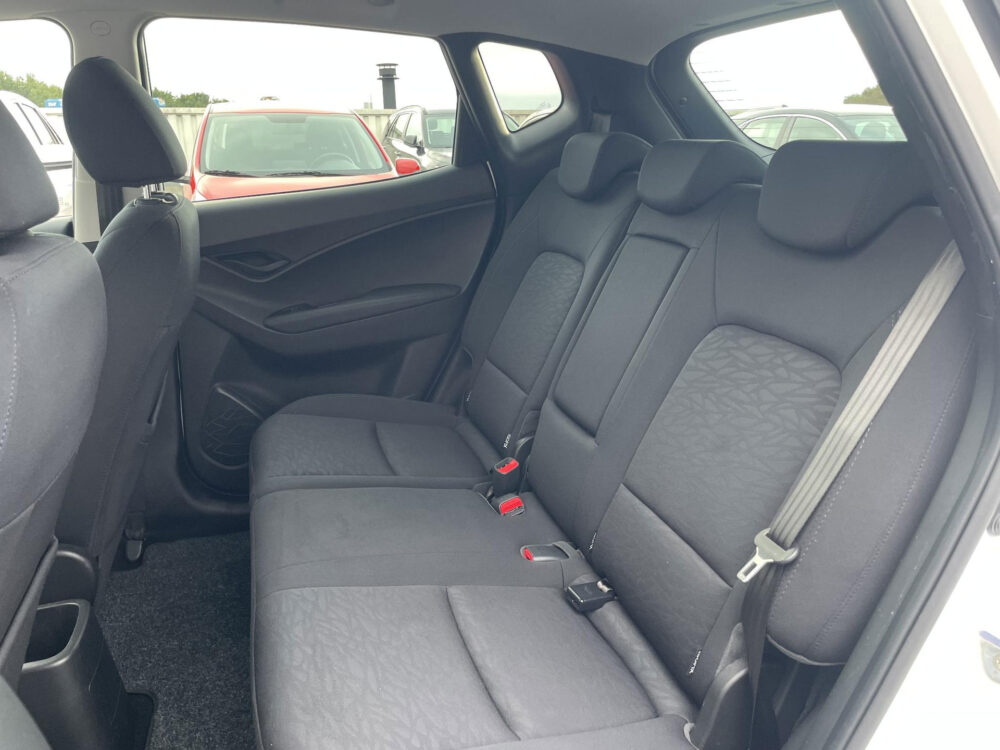57324136-hyundai-ix20-1-4i-go-navigatie-achteruitrijcamera-2015