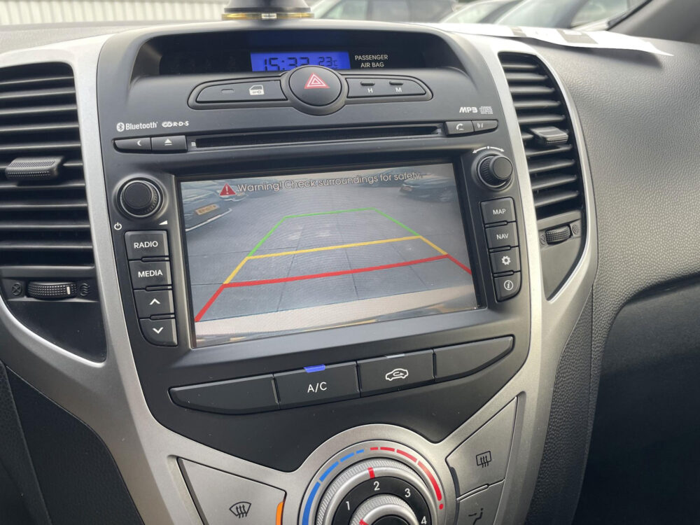 57324136-hyundai-ix20-1-4i-go-navigatie-achteruitrijcamera-2015