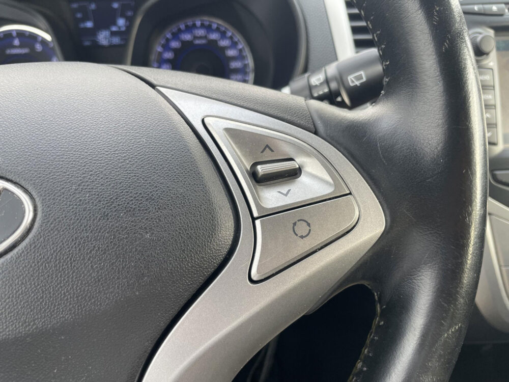 57324136-hyundai-ix20-1-4i-go-navigatie-achteruitrijcamera-2015