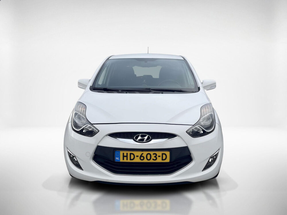57324136-hyundai-ix20-1-4i-go-navigatie-achteruitrijcamera-2015