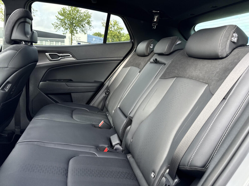 57390415-kia-sportage-1-6-t-gdi-hybrid-black-edition-advanced-informeer-naar-de-beschikbaarheid-2026