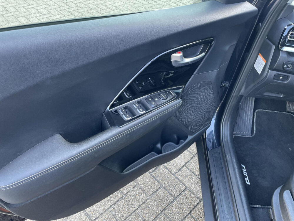 57418381-kia-niro-1-6-gdi-hybrid-dynamicline-afneembare-trekhaak-cruise-control-navigatie-2020