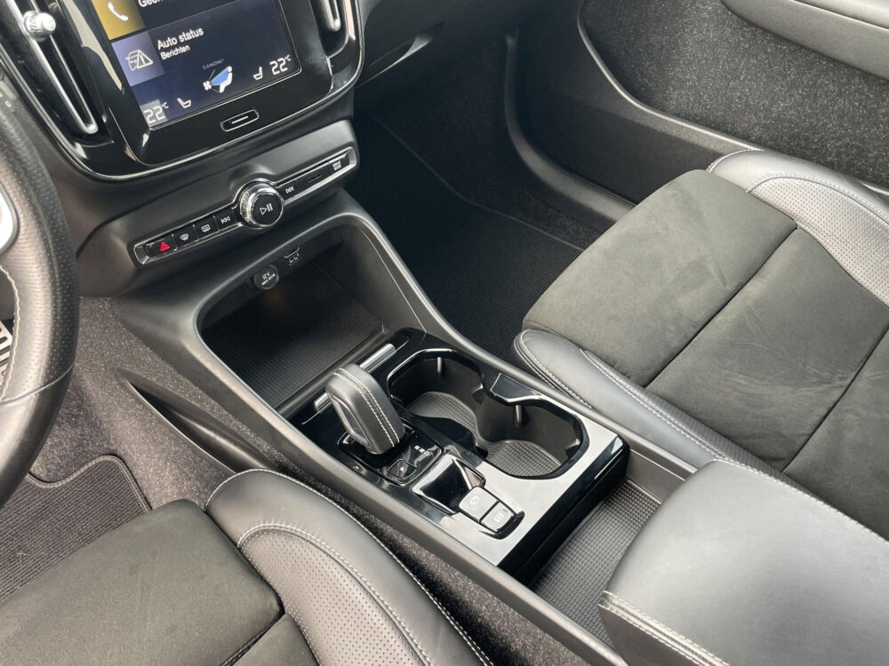 57533260-volvo-xc40-1-5-t5-recharge-r-design-stoelverwarming-achteruitrijcamera-applecarplay-2020