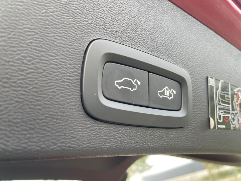57533260-volvo-xc40-1-5-t5-recharge-r-design-stoelverwarming-achteruitrijcamera-applecarplay-2020