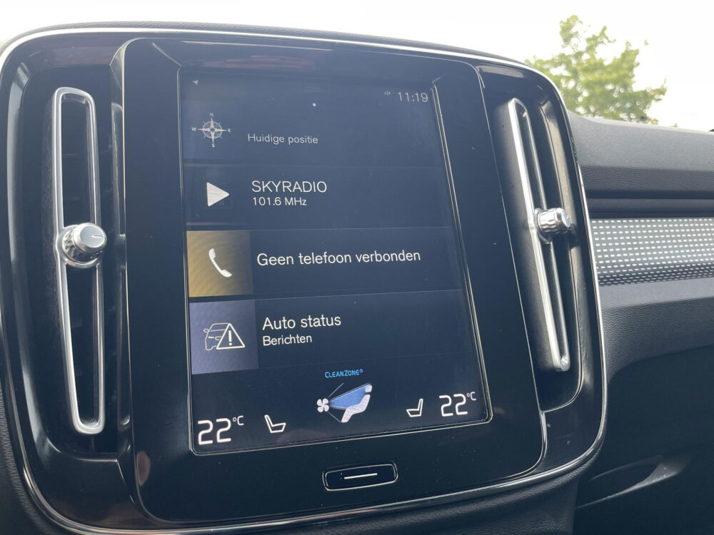 57533260-volvo-xc40-1-5-t5-recharge-r-design-stoelverwarming-achteruitrijcamera-applecarplay-2020