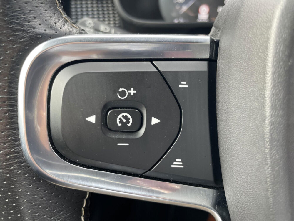 57533260-volvo-xc40-1-5-t5-recharge-r-design-stoelverwarming-achteruitrijcamera-applecarplay-2020