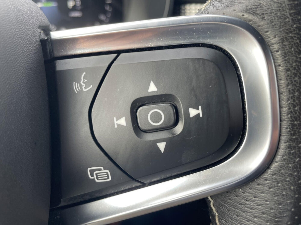 57533260-volvo-xc40-1-5-t5-recharge-r-design-stoelverwarming-achteruitrijcamera-applecarplay-2020