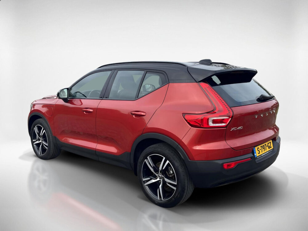 57533260-volvo-xc40-1-5-t5-recharge-r-design-stoelverwarming-achteruitrijcamera-applecarplay-2020