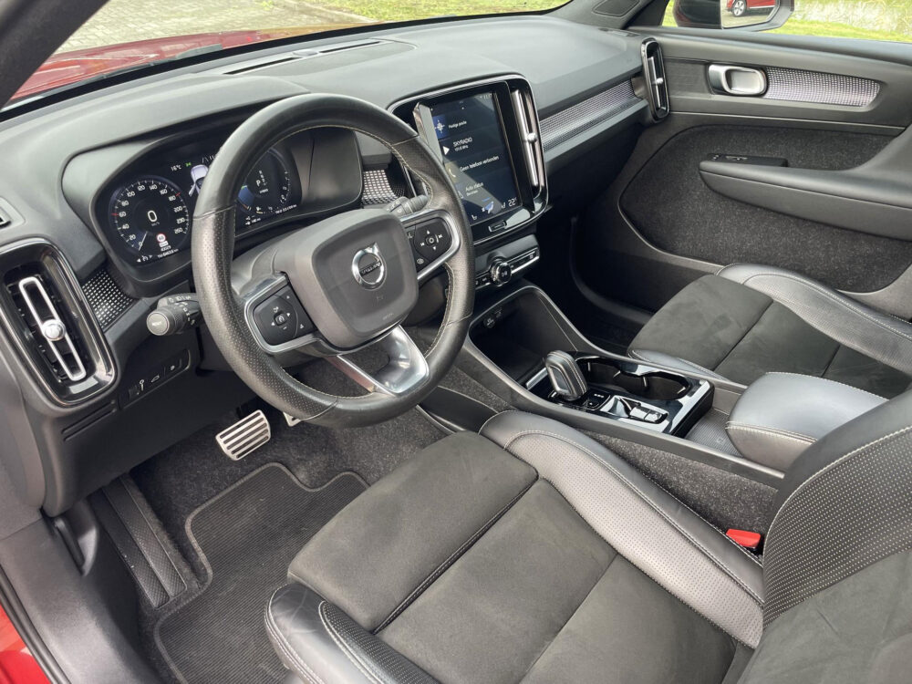 57533260-volvo-xc40-1-5-t5-recharge-r-design-stoelverwarming-achteruitrijcamera-applecarplay-2020